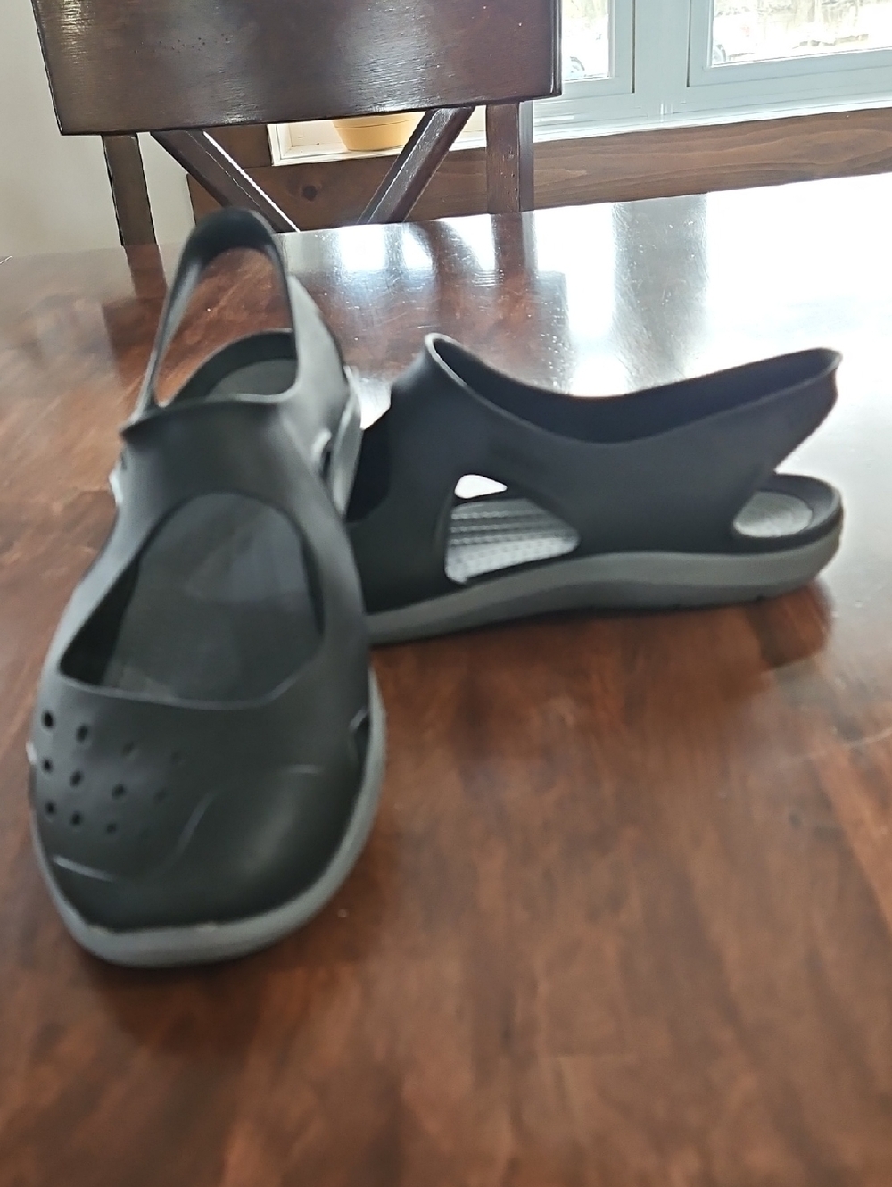 Crocs Shoes Size 7 Color Black